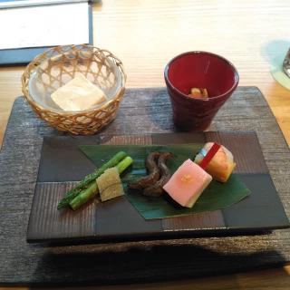 和食らしく季節を感じられる桜の食材あり