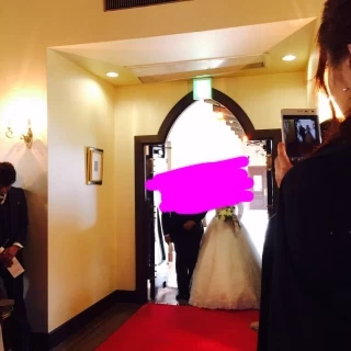 新婦と新婦父の入場です。