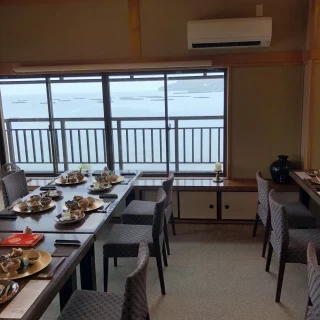 目の前は海です。