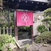 玄関前の入り口です。