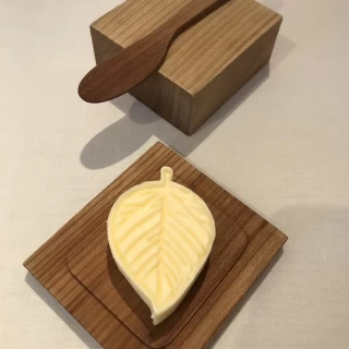 葉っぱモチーフのバター