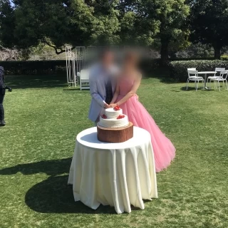 ガーデンでのケーキ入刀
