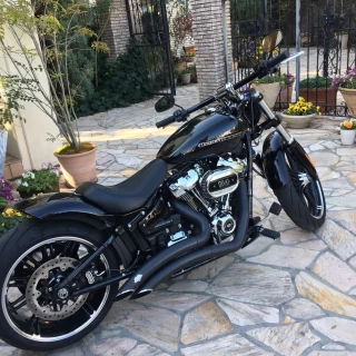 我が家自慢のハーレーをウェルカムバイクとして置いもらいました