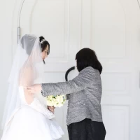 新婦のお母さんはベールダウンの行程があり、事前に練習します
