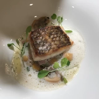 お魚のメインです。ラモンソースでさっぱりといただけます。