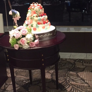 カラフルなマカロンがふんだんに使われたケーキが可愛らしかった|495151さんのANAクラウンプラザホテル新潟の写真(585079)