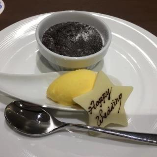 デザート試食。フォンダンショコラです。ボリューム満点！