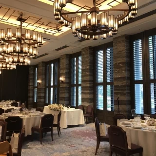 広い方の披露宴会場です