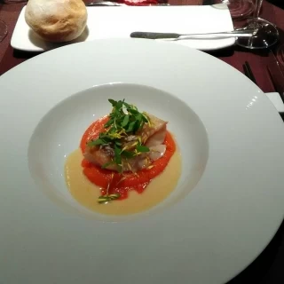 お魚料理も大変美味しいです。無水調理する食材もあるそう。