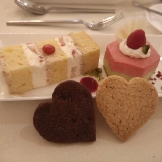 ケーキも一緒に運ばれてきたクッキーも美味しかったです。