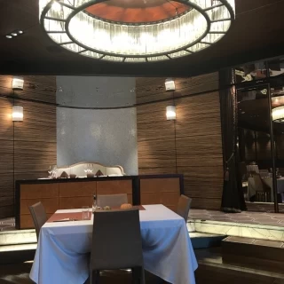 ゲスト卓から見た高砂席