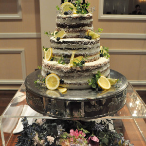 ウェディングケーキは三段のネイキッドケーキ|495442さんのモルトン迎賓館 八戸の写真(692863)