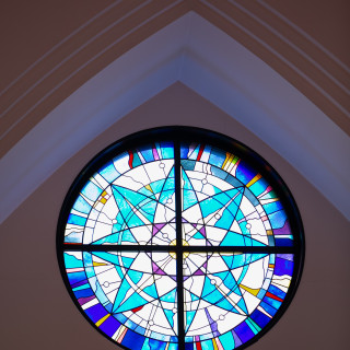 チャペル天井のステンドグラス