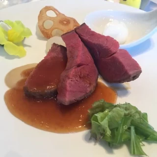 お肉料理も美味しい！