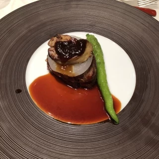お肉料理も重くなくて美味しい