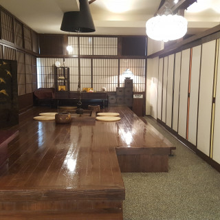祥雲閣のイロリという会場にある囲炉裏です。
