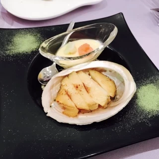 分厚いアワビです