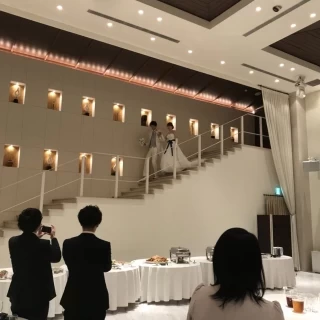 大階段からの登場で大盛り上がりでした