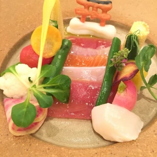 段葛に見立てたお刺身。ゲストにウケました。