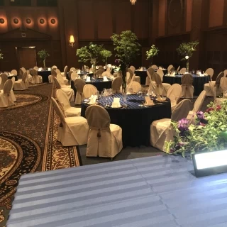 高砂から見た会場です。奥の席まで見渡せます。