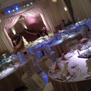 照明演出もとてもカラフルで色々な色を出せます