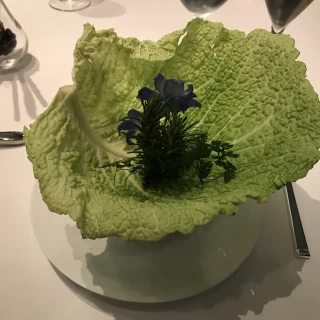 上からスープを注いでそのあと蓋を外します