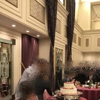 白のウッディな内装がヨーロッパのような雰囲気です。