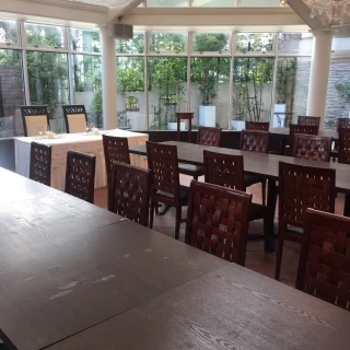 ガーデンをイメージした明るい会場