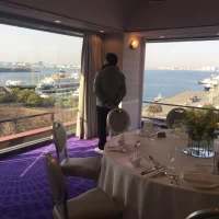 2面窓の披露宴会場