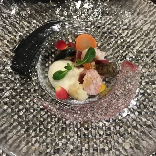 前菜は色とりどりで見た目も味も良かったです。