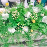 各テーブルと合わせて高砂のお花達もとても白に映えて綺麗でした