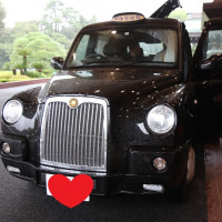 明治神宮から記念館への新郎新婦移動用の車です。