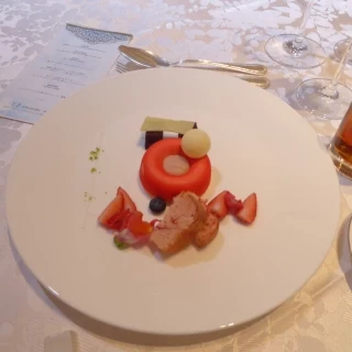チョコレートとムースだったので軽く食べられました。