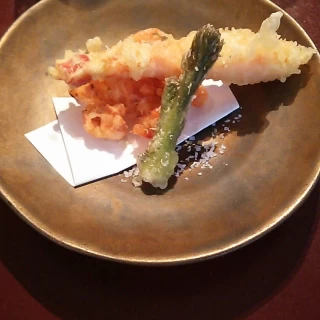 少しずつなので年配の方も沢山食べていました