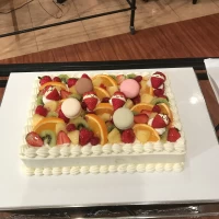 イチゴがとっても可愛いウェディングケーキ☆