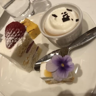 二次会のビュッフェのケーキ