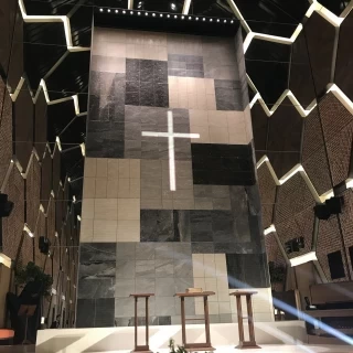 写真でみるよりも、実際に行くと、とても天井が高かったです。