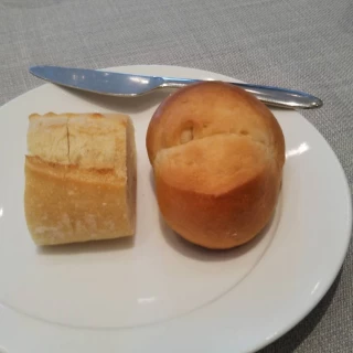 パン。おかわり可能