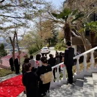 新郎新婦はリムジンで披露宴会場へ！