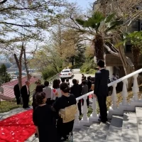 新郎新婦はリムジンで披露宴会場へ！