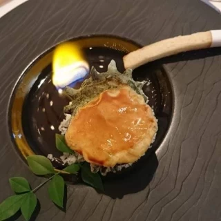 サザエのフリカッセ香草風味
パイ包み焼き
