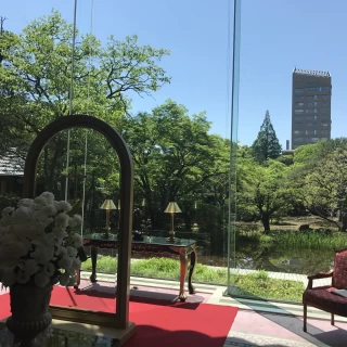 外が見えて明るいです
