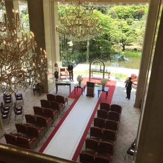 2階からも挙式会場を望めます