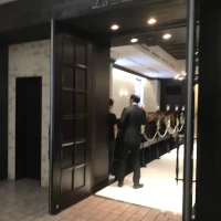 チャペル入り口から中を見た様子