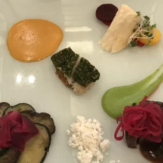 新郎新婦用のメイン料理（披露宴後、控室で食べられます）
