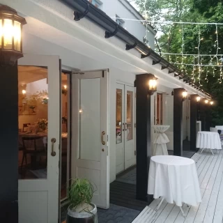 テラス。 春～秋までは使えるようなお話を伺いました！！