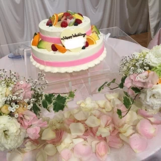 入刀用のケーキです。カラフルでとても可愛い