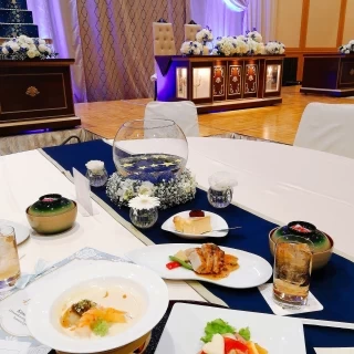ブライダルフェアの会場と試食風景です