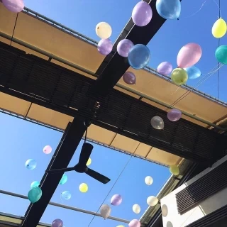 バルーンリリース。嵐だったとは思えない快晴です。