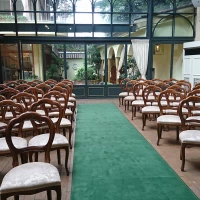 向かって左側が披露宴会場です